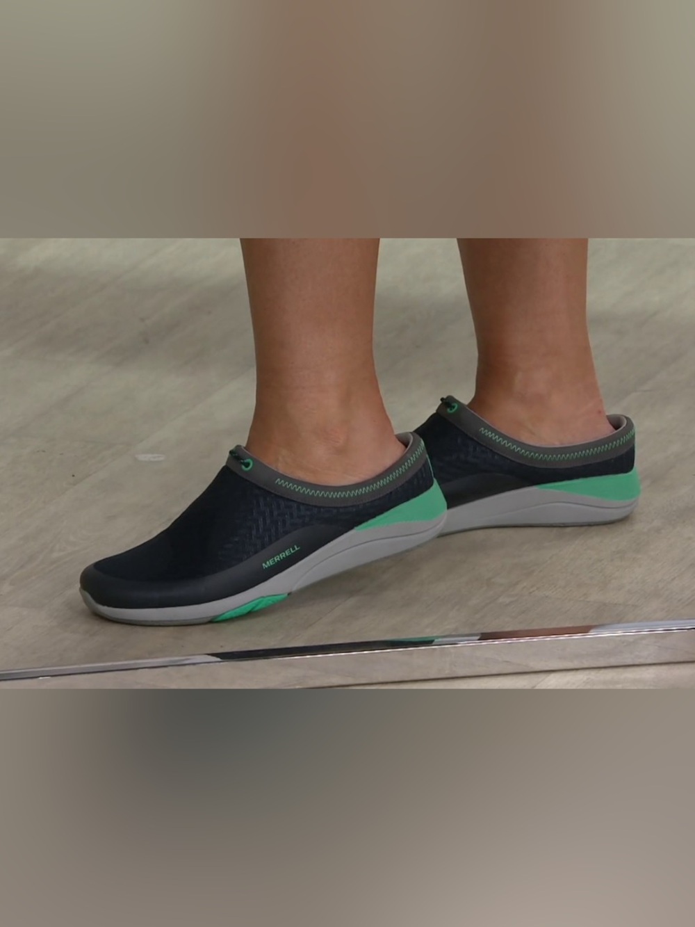 Merrell Women's Navy & Mint Slip-On Active Shoes size 6 (EUR 36) euc